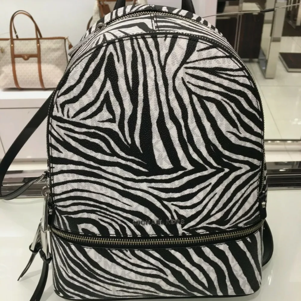 💼Michael Kors Rhea Zip Medium  Backpack - Picture 6 of 16
